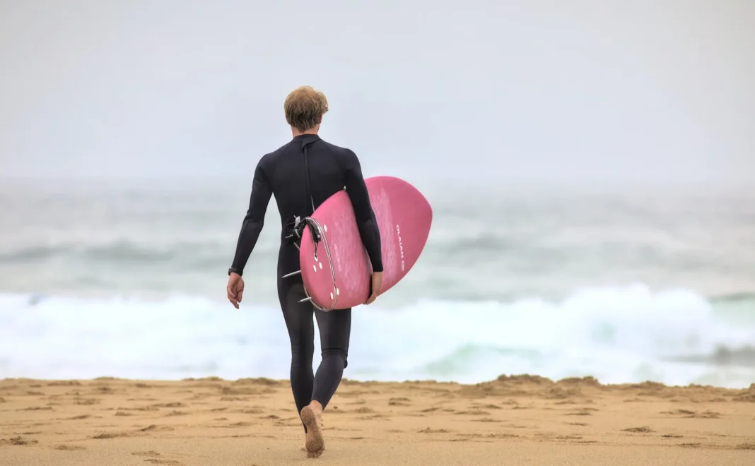 Baysurfmonkey's Guide to Mastering the Waves: Demystifying Surf Wetsuit Types and Accessories